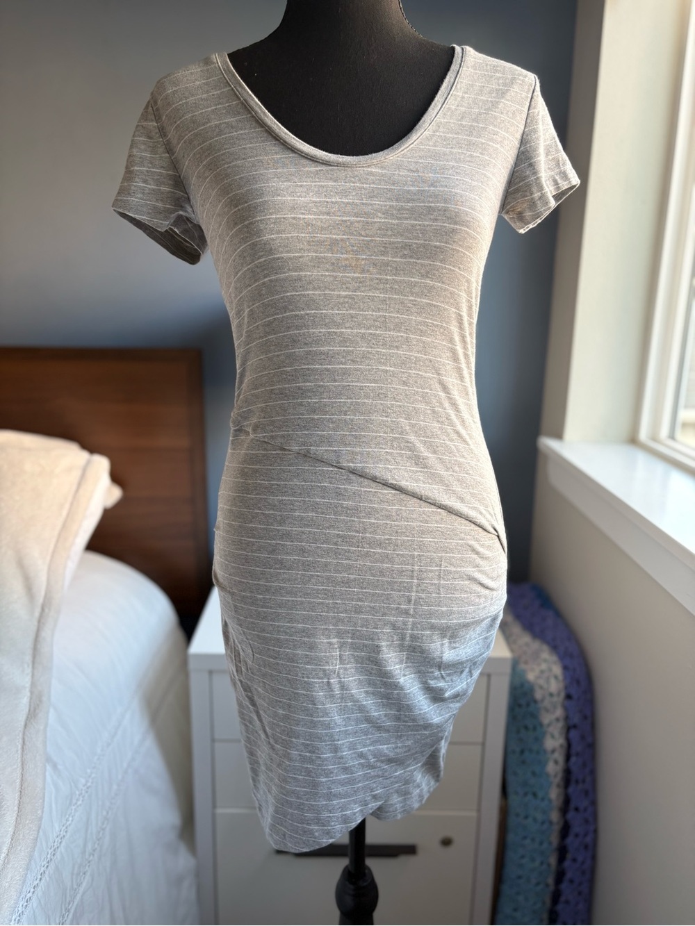 Athleta Light Gray Striped Scoop Neck Athletic Dress Short Sleeve Bodycon